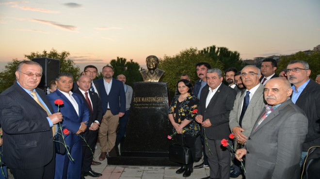 Aşık Mahzuni Şerif Çiğli'de ölümsüzleşti!