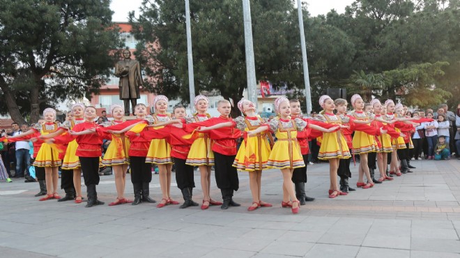 Ata'nın huzurunda dünyanın dansı!