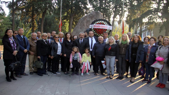 Atatürk'ü annesinin kabri başında andılar