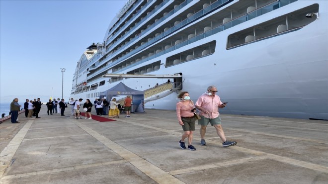 Çeşme'ye bir kruvaziyer daha: 250 turist getirdi