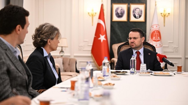 Bakan Gürlek, Behçet Oktay’ın ailesiyle görüştü