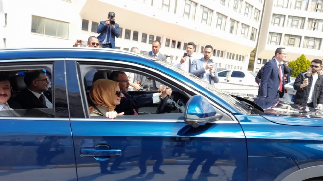 Bakan Kasapoğlu aday tanıtım toplantısına Togg la geldi!