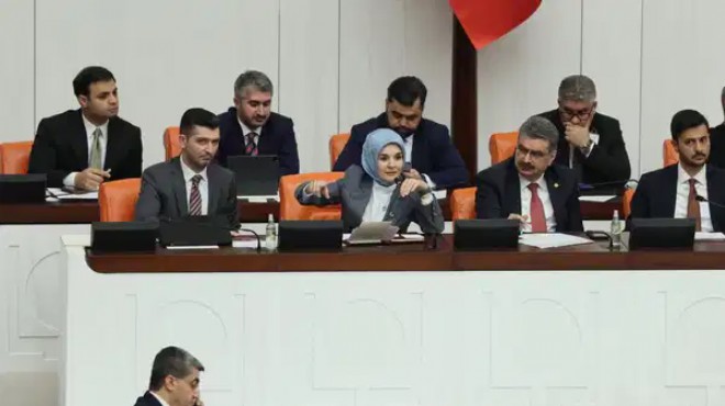 Bakan dan  otel odasında kalan emekliler  açıklaması