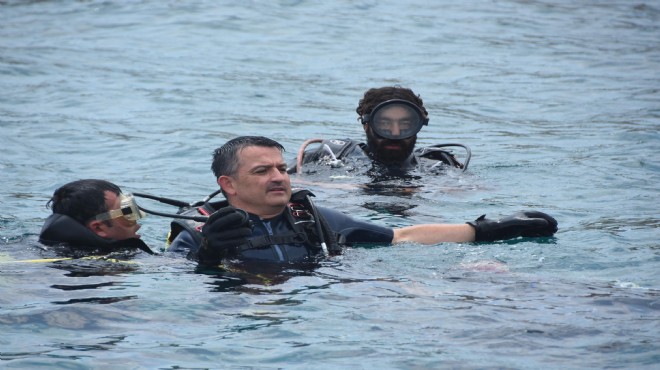 Bakanı Pakdemirli'den İzmir sularında 'temiz' mesai!