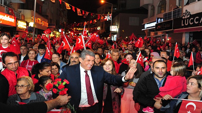 Balçova'da Cumhuriyet coşkusu yollara sığmadı