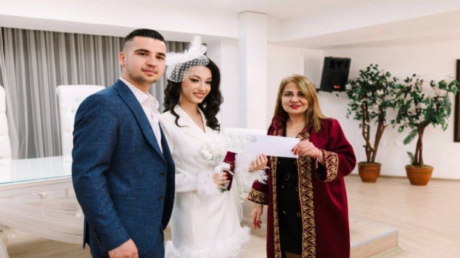 Balçova da yeni evlenen çiftlere büyük destek