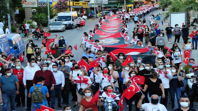 Balçova sokakları ay-yıldıza büründü