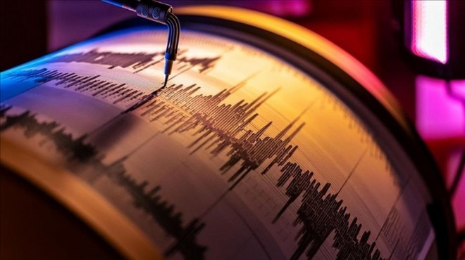 Balıkesir de deprem: İzmir i de salladı!