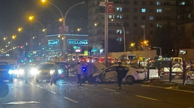 Bariyerleri aşıp 2 araca çarptı: 1 polis şehit, 5 yaralı!