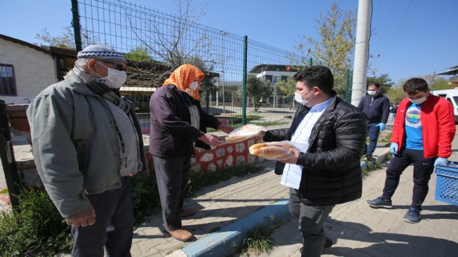 Başkan Kılıç fırını olmayan köylerde kapı kapı ekmek dağıttı