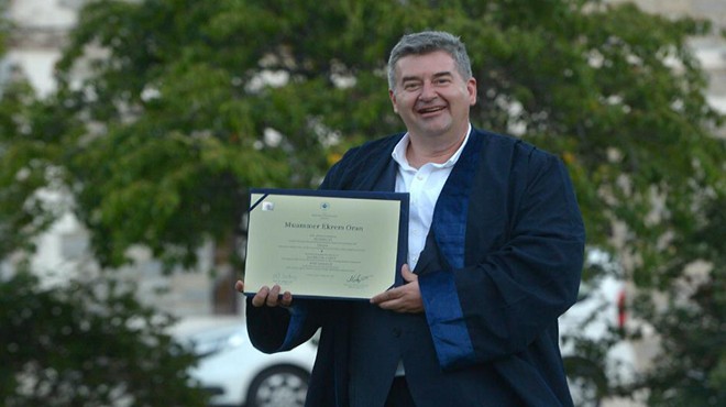 Başkan Oran annesi için o diplomayı aldı!