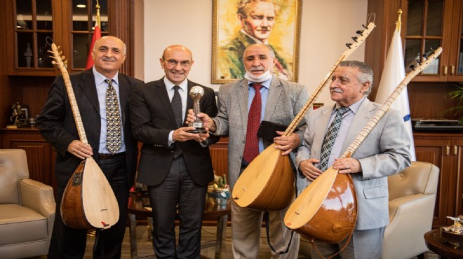 Başkan Soyer UNESCO ödüllü halk ozanını ağırladı