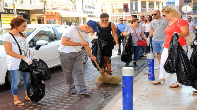 İzmir'de o başkan farkındalık yarattı: Sokakları temizledi!