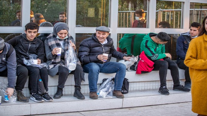 Başkan Soyer yılın son gününü üniversite öğrencileriyle geçirdi