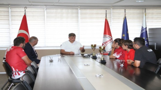 Başkan Tugay KSK Tenis Şubesi'ni ağırladı