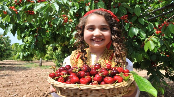 Başkan Uğurlu'dan İzmir'e 'festival' daveti