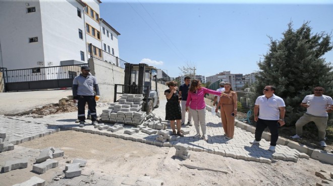 Başkan Ünsal yerinde inceledi: Karşıyaka’da yol yenileme seferberliği