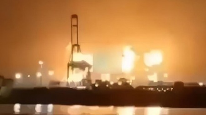 Basra Körfezi nde petrol tankerinde yangın