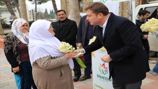 Bayındır'ın nergisleri Konak'ta dağıtıldı