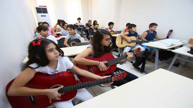 Bayraklı Belediyesi akademi gibi!