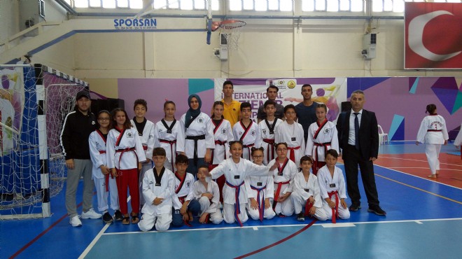 Bayraklı Taekwondo'da madalyaya doymuyor