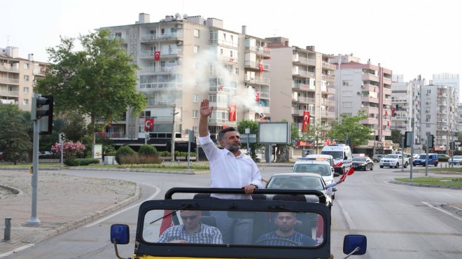 Bayraklı balkonlarında 101.yıl şöleni