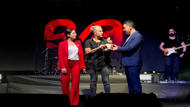 Bayraklı da Emre Aydın lı 30 Ağustos coşkusu