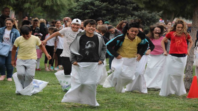 Bayraklı da  baba-çocuk  şöleni!