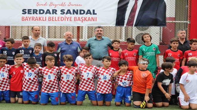 Bayraklı'da gençlik futbol turnuvası