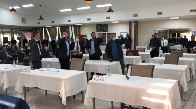 Bayraklı'da gergin meclis: AK Parti salonu terk etti... Sandal, 'Vicdan nedir öğreteceğim dedi!