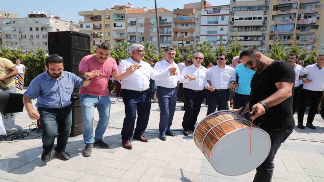 Bayraklı da halaylı toplu sözleşme sevinci