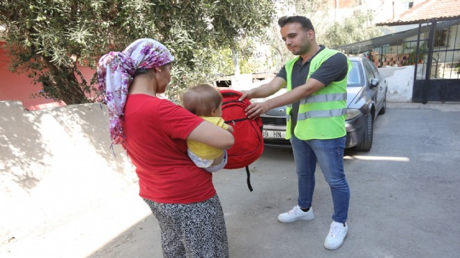 Bayraklı da öğrencilere kırtasiye desteği