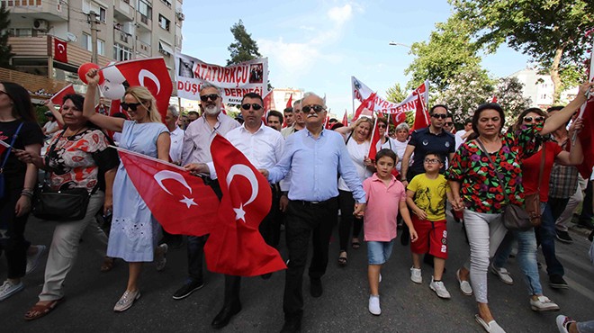 Bayraklı da önce kortej sonra konser