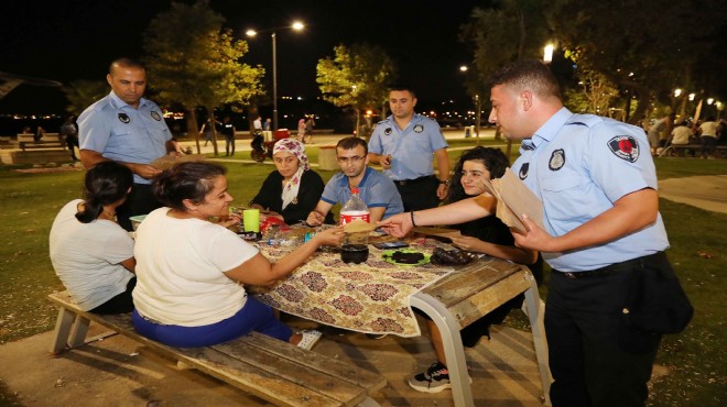 Bayraklı'da piknikçilere farkındalık mesaisi