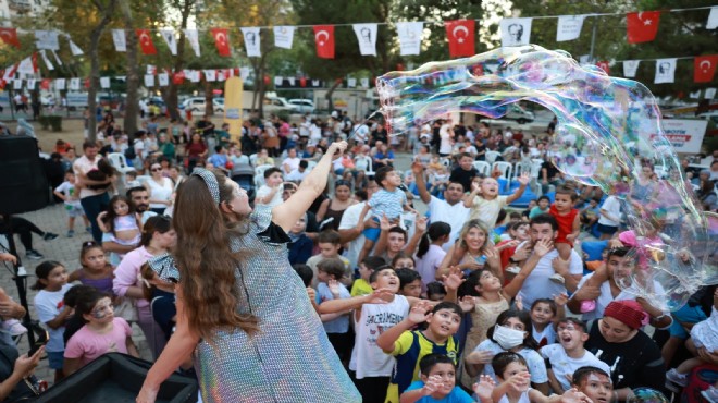 Bayraklı da sokak festivali coşkusu