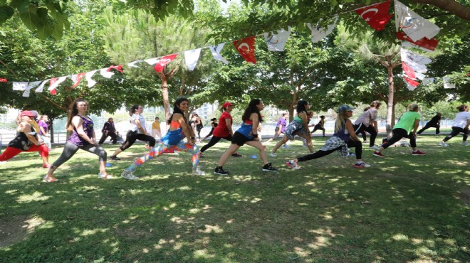 Bayraklı'da sosyal mesafeli zumba!