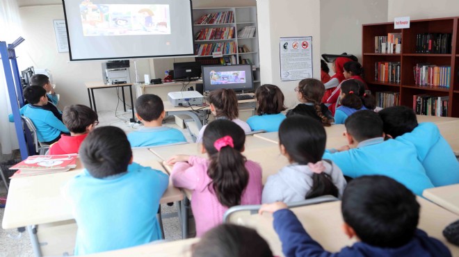 Bayraklı kütüphaneleri ödüle doymuyor