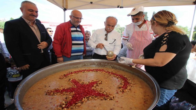 Bayraklı'da 15 bin kişilik aşure