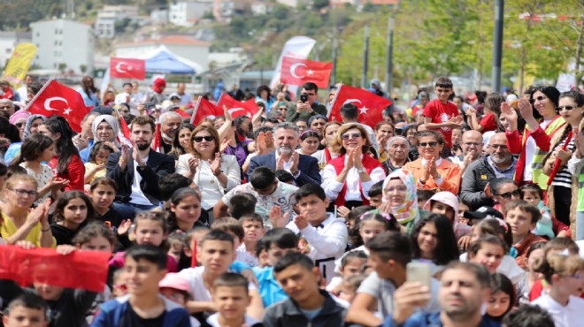 Bayraklı’da binlerce çocukla 23 Nisan coşkusu!