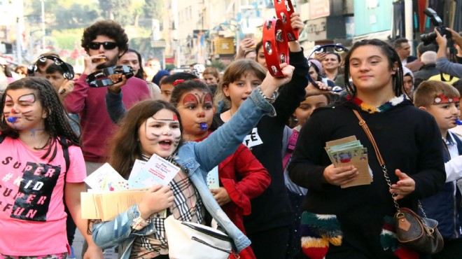 Bayraklılı çocuklar 'hakları' için yürüdü