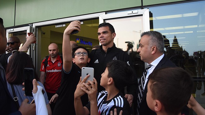 Beşiktaş'a İzmir'de coşkulu karşılama