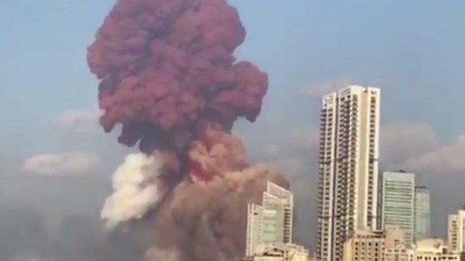 Beyrut'ta çok şiddetli patlama: Bütün şehir sarsıldı