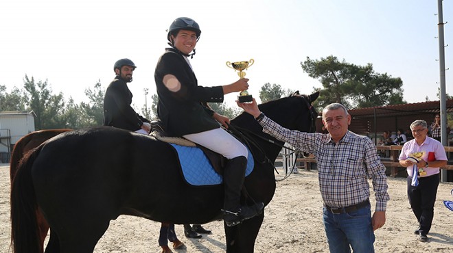 Binicilik heyecanında kupalar Şenol'dan