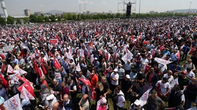 Binlerce EYT'li alana indi: Varız, biz buradayız!