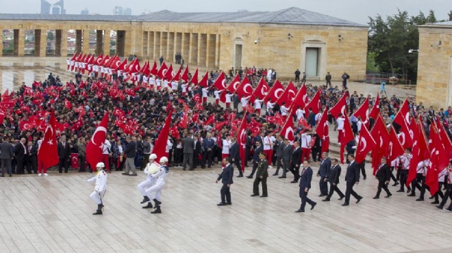 Binlerce genç Anıtkabir'e akın etti