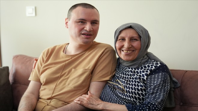 Bir annenin hikayesi: 39 yıldır elini bırakmadı