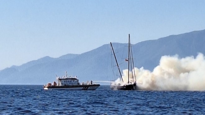 Bodrum da yangın çıkan tekne sulara gömüldü