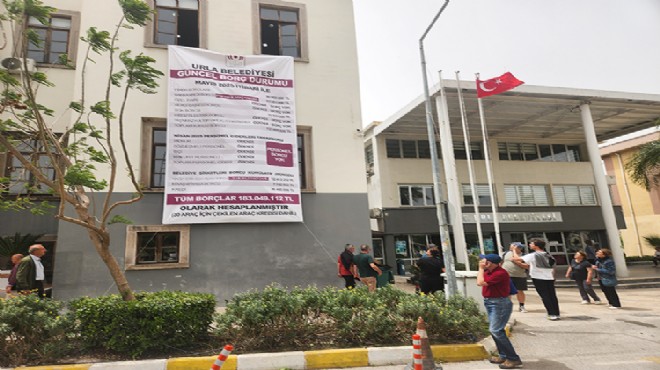 Borçlar azaldı, çalışmalar arttı: Mali tablo belediye binasına ikinci kez asıldı