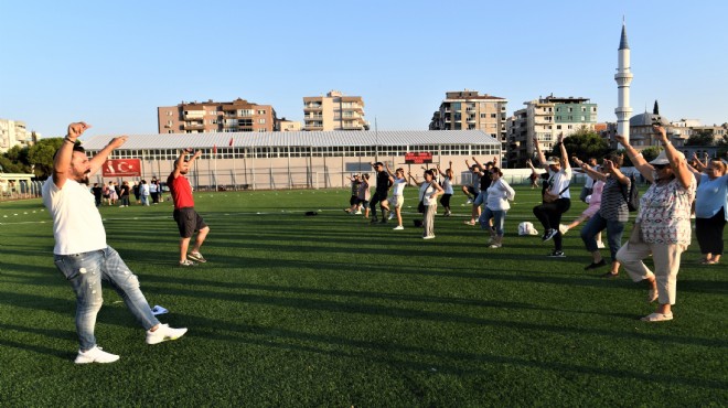 Bornova da  100.yılda 1922 kişiyle zeybek  mesaisi!