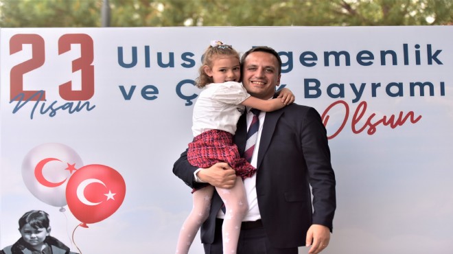 Bornova da 23 Nisan a özel renkli uçurtma şenliği